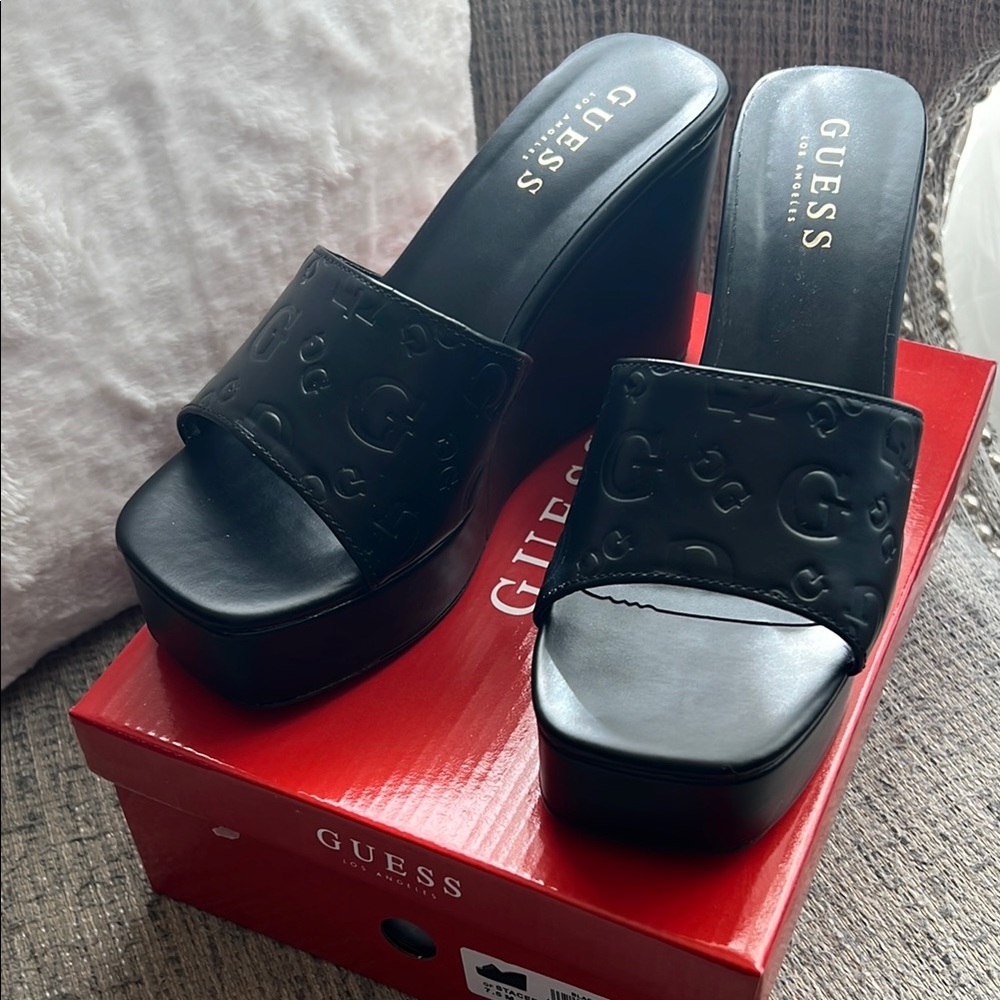 GUESS Women's Stacee Black Platform Slide Sandals BNIB size 7.5